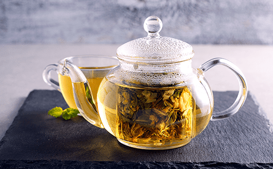 Grüner Tee gegen saures Aufstoßen